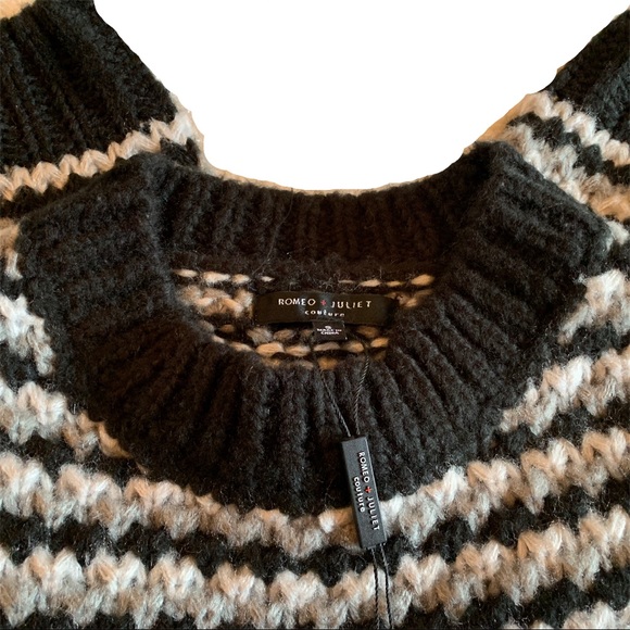 Romeo + Juliet Oversized Slouchy Knit Sweater - Picture 6 of 14